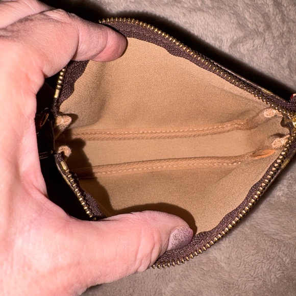 Louis Vuitton Brown Monogram hand/Crossbody Pochette bag. - Picture 6 of 8
